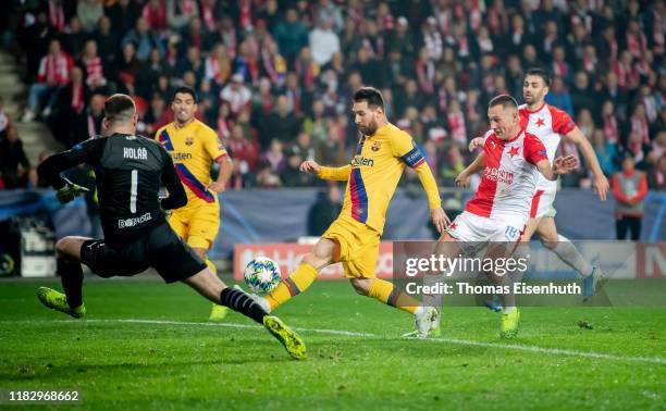 Lionel Messi of Barcelona misses to score past goalkeeper Ondrej Kolar and Jan Boril of Slavia Praha during the UEFA Champions League group F match...