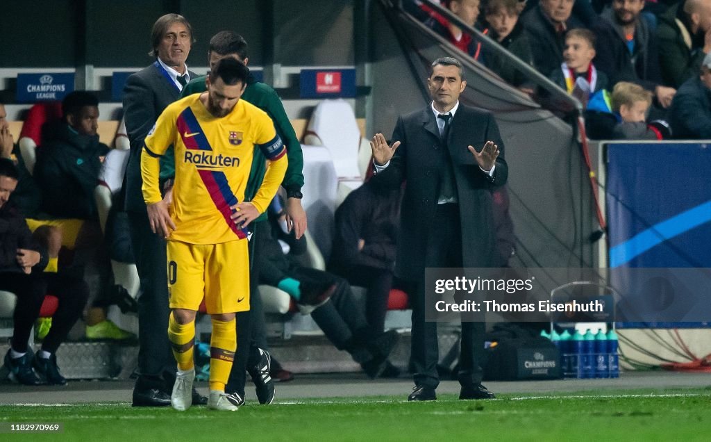 Slavia Praha v FC Barcelona: Group F - UEFA Champions League