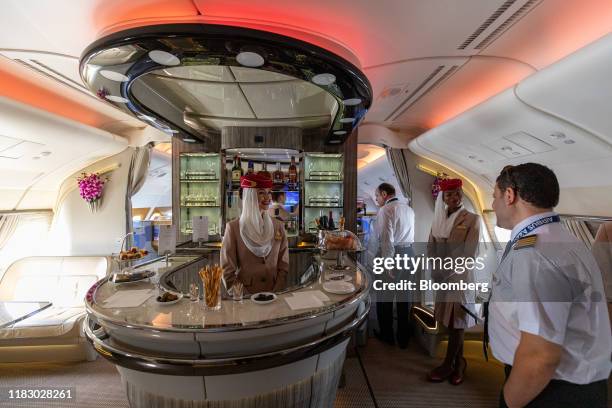 29 Emirates Airline Business Class Lounge Stock Photos, High-Res ...