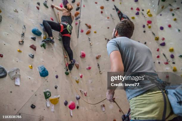 climbing coach giving instructions. - climbing wall stock pictures, royalty-free photos & images