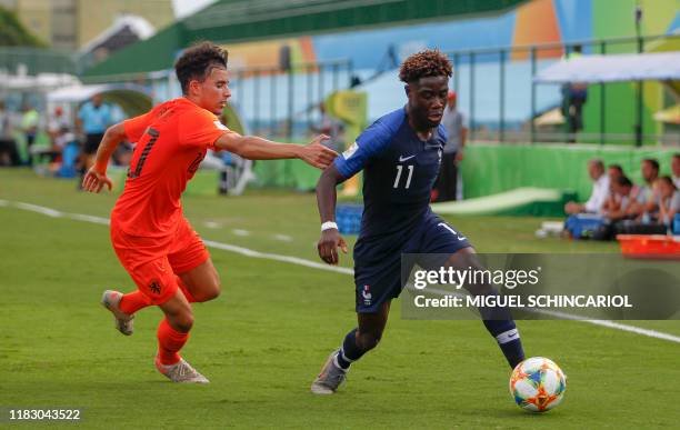 Mohamed Taabouni of Netherlands vies for the ball with Nathanael Mbuku of France during the FIFA U-17 Men's World Cup Brazil 2019 third place...