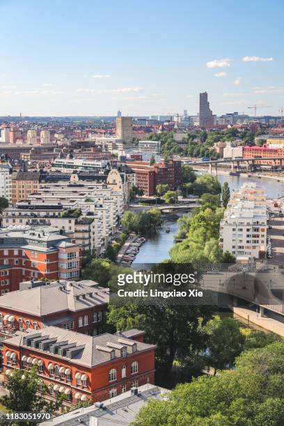aerial view of stockholm city skyline of kungsholmen, norrmalm and klara sjö canal, sweden - stockholm summer stock-fotos und bilder