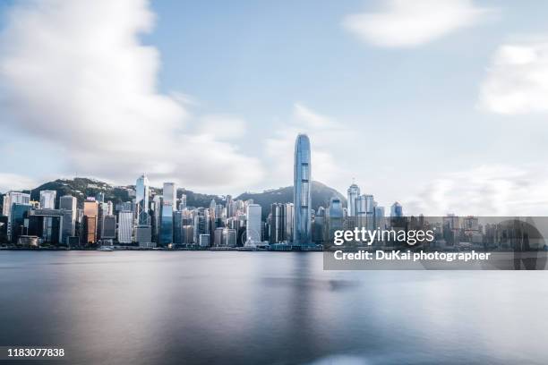 hong kong, skyline - hong kong harbour stockfoto's en -beelden