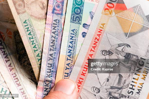 tanzania, africa - african money - banknotes - east africa photos et images de collection