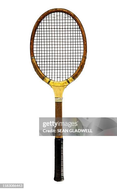wooden retro tennis racket - raquette de tennis vintage photos et images de collection