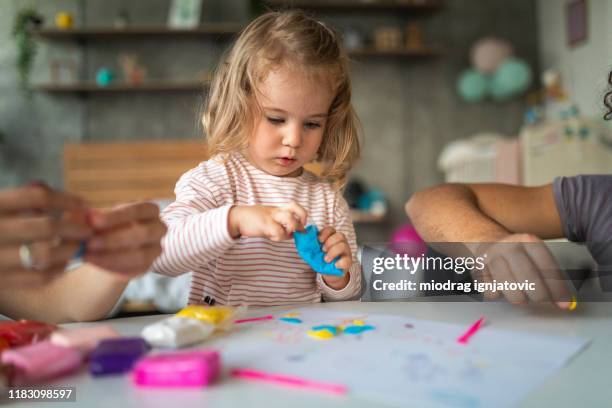 kreativ werden mit kunststoff-modellierung ston - knete stock-fotos und bilder