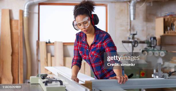 carpenter cutting wood in workshop - table saw stock pictures, royalty-free photos & images