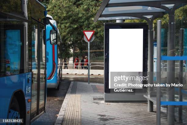 bus stop with billboard - bus poster fotografías e imágenes de stock