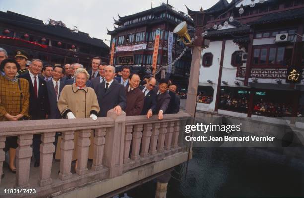 French Prime minister Edouard Balladur in China, with his team, including Patrick Balkany, 7th April 1994