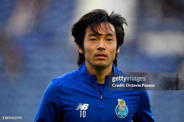 Shoya Nakajima of Porto warms up prior to the UEFA Europa League group G match between FC Porto and Rangers FC at Estadio do Dragao on October 24,...