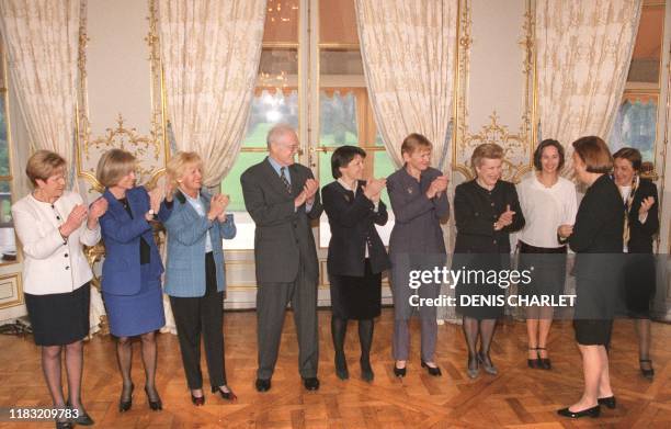 Michelle Demessine, chargée du Tourisme, Elisabeth Guigou, ministre de la Justice, Nicole Péry, chargée des droits des femmes, le Premier ministre...