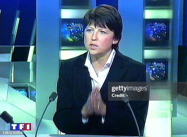 Videograb Pris Lors Du Journal T l vis De TF1 Le 09 Octobre 2003 De videograb-pris-lors-du-journal-t-l-vis-de-tf1-le-09-octobre-2003-de