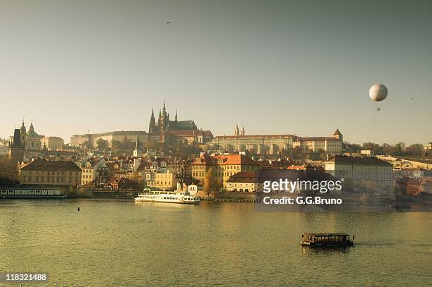 prague castle and hot air balloon - st vitus's cathedral stock pictures, royalty-free photos & images