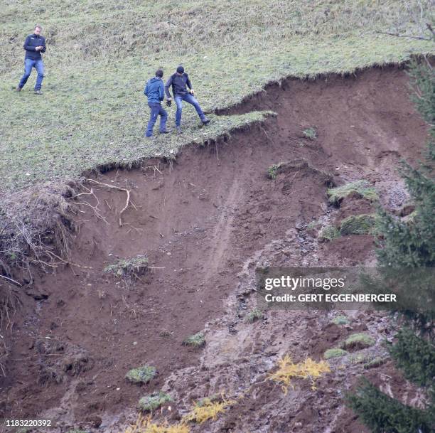 People inspect the site of a landslide on November 18, 2019 in Bad Kleinkirchheim, Austria. / Austria OUT