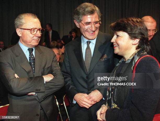 Entouré de Jacques Delors et Martine Aubry, Gérard Mestrallet , président du directoire de Suez-Lyonnaise des Eaux a été élu "Manager de l'année", le...