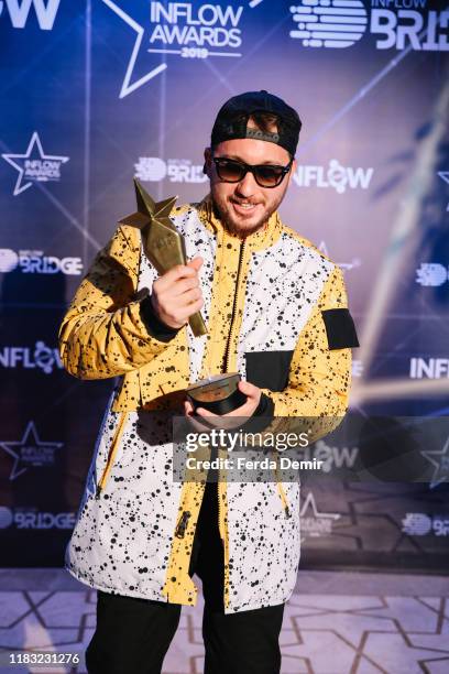 Anıl Piyancı poses with his award YouTube Duet of the Year during the Inflow Global Awards 2019 at the Four Seasons Bosphorus Hotel on October 22,...