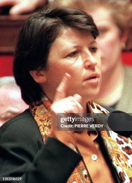 Photo prise le 28 janvier à l'Assemblée nationale de Martine Aubry, ministre de l'Emploi et de la Solidarité, lors de l'ouverture du débat sur le...