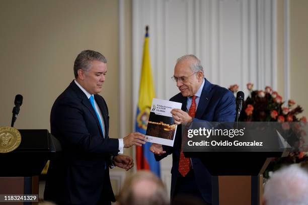 José Ángel Gurría , Secretary General of the Organization for the OECD, formally hands over the economic study conducted by the OECD for Colombia to...