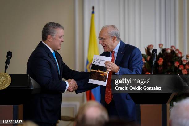 José Ángel Gurría , Secretary General of the Organization for the OECD, formally hands over the economic study conducted by the OECD for Colombia to...