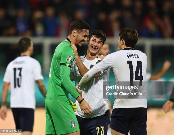 Alex Meret, Riccardo Orsolini and Federico Chiesa of Italy celebrate during the UEFA Euro 2020 Qualifier between Italy and Armenia on November 18,...