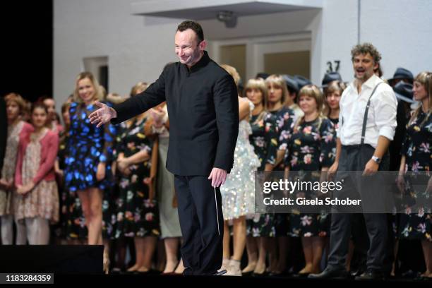 Conductor Kirill Petrenko during the final applause of the opera premiere of "Die tote Stadt" by Erich Wolfgang Korngold at Bayerische Staatsoper on...