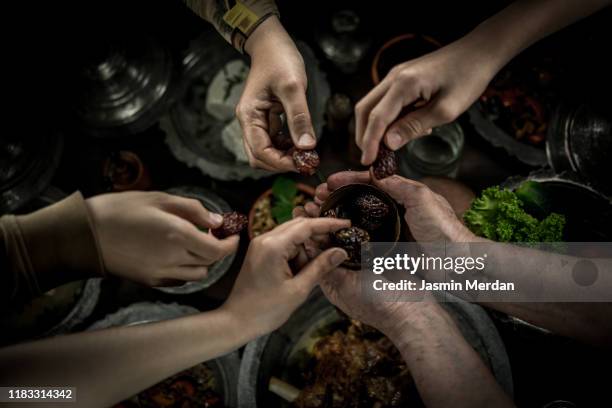 family picking dates before dinner - arab family eating fotografías e imágenes de stock