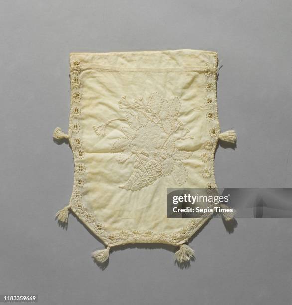 Netted Reticule 90 Reticule Stock Photos, High-Res Pictures, and Images - Getty Images