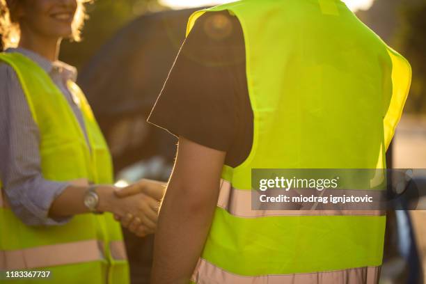 shaking hands after fixing her car - rescue worker stock pictures, royalty-free photos & images
