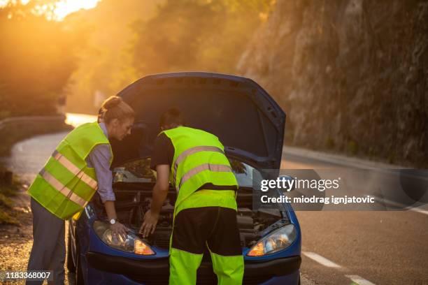 this is the problem right here - assistência na estrada imagens e fotografias de stock