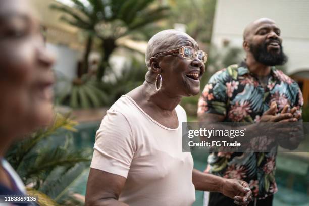 family reunited, singing in backyard - samba dancer imagens e fotografias de stock