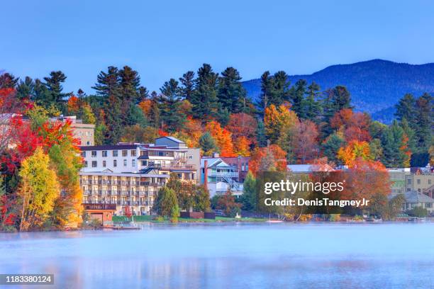 autunno a lake placid - lake placid foto e immagini stock