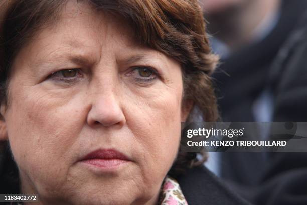 La première secrétaire du PS Martine Aubry est photographiée lors d'une rencontre avec des employés de ST-Ericsson, le 1er mars 2010 à Colombelles,...