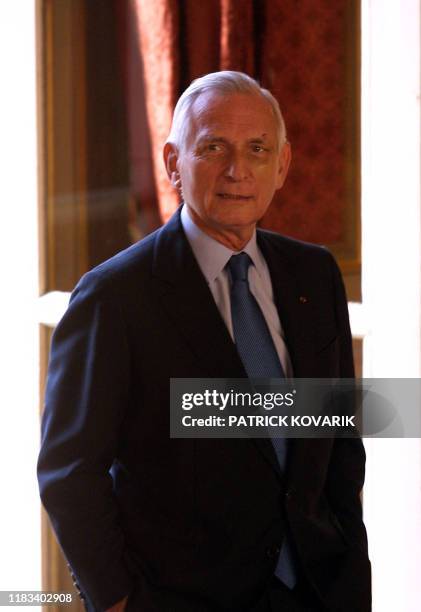 Jérôme Monod, conseiller du président Jacques Chirac, se promène le 04 janvier 2002, dans les couloirs du Palais de l'Elysée à Paris. Monod, 72 ans,...