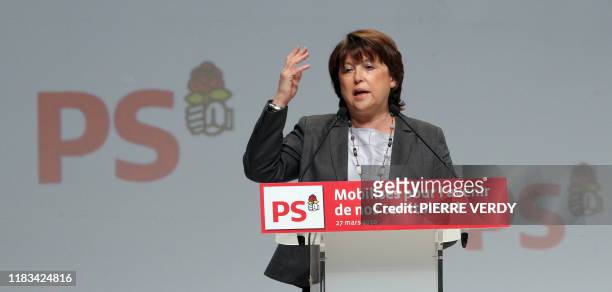 La première secrétaire du PS, Martine Aubry s'exprime à la tribune, le 27 mars 2010 à La Mutualité à Paris, lors du Conseil national du parti. Aubry...