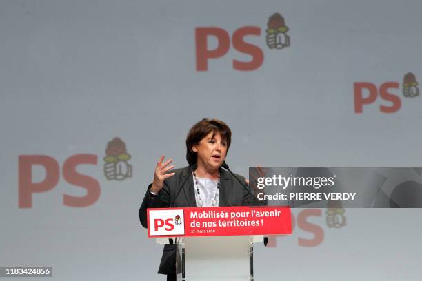 La première secrétaire du PS, Martine Aubry s'exprime à la tribune, le 27 mars 2010 à La Mutualité à Paris, lors du Conseil national du parti. Aubry...