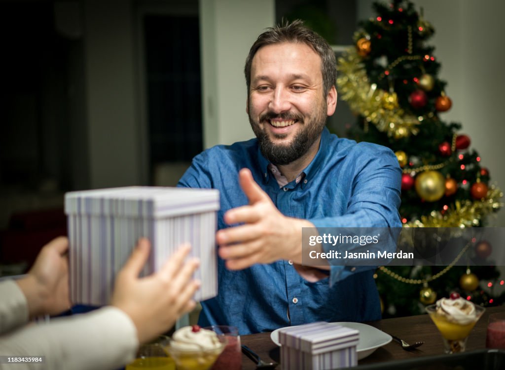 Receiving gift box