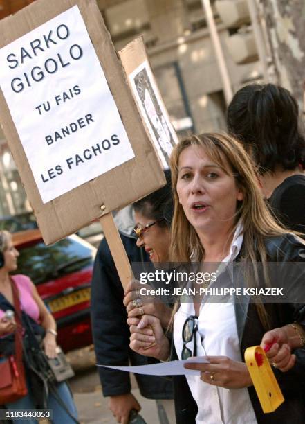 Photo prise le 05 octobre 2002 à Lyon, de Claire Carthonnet , 32 ans, qui se prostitue depuis quinze ans à Lyon, manifestant pour dénoncer les...