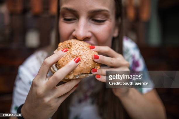 woman  eating  burger - woman eating burger stock pictures, royalty-free photos & images