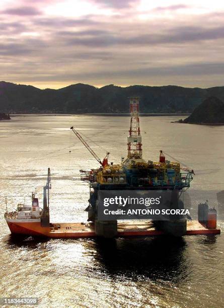 The oil-drilling platform P-36 of the Brazilian state-owned oil company "Petrobras" arrives on board a freighter in the Guanabara Bay in Rio de...