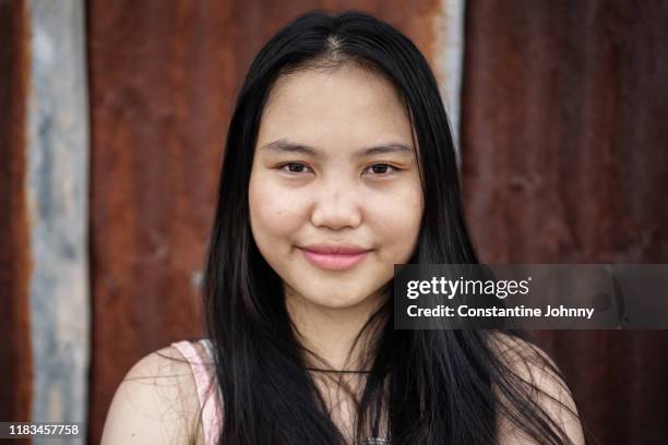 beautiful young woman smiling and looking at camera - malaysian culture stock-fotos und bilder