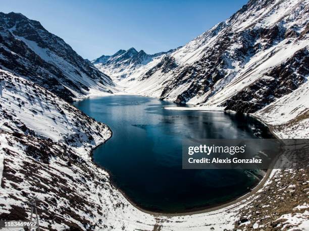 laguna del inca in the chilean andes - los andes mountain range in santiago de chile chile stock pictures, royalty-free photos & images
