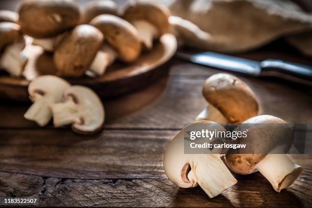 verbrechen pilz - champignon stock-fotos und bilder