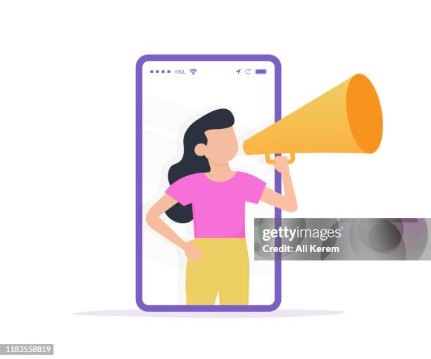 frau kommuniziert mit einem megaphon über ein smartphone, im zusammenhang mit digitalem marketing und social media - junge frau allein stock-grafiken, -clipart, -cartoons und -symbole