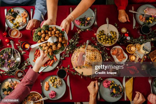 comida de natal smorgasbord - mesa de jantar - fotografias e filmes do acervo