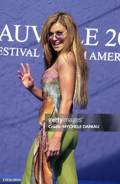 L'actrice américaine Carmen Electra pose, le 09 septembre 2000 à Deauville, avant la présentation en avant-première du film "Scary Movie" réalisé par...