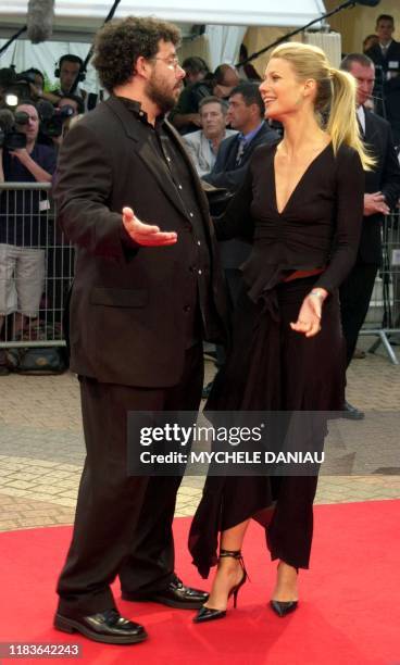 L'actrice américaine Gwyneth Paltrow et le réalisateur Neil LaBute arrivent, le 03 septembre 2002 au Centre International de Deauville , pour...