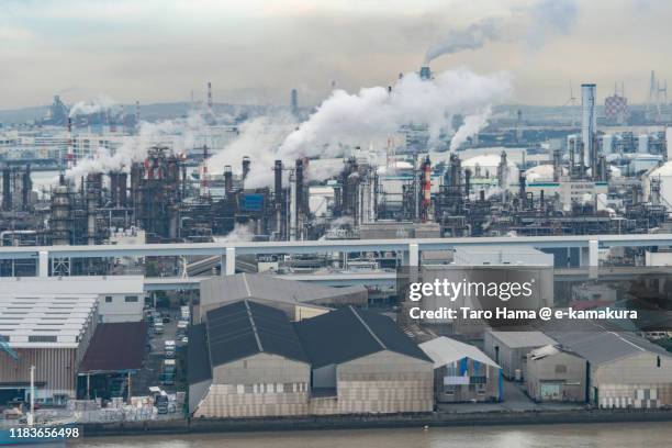 factory area of kawasaki city in kanagawa prefecture of japan aerial view from airplane - kawasaki kanagawa prefecture stock-fotos und bilder