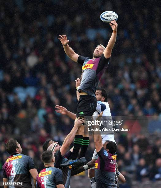 Chris Robshaw of Harlequins wins the ball in the lineout during the Gallagher Premiership Rugby match between Harlequins and Bristol Bears at on...