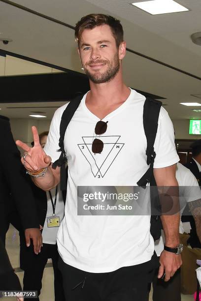 Actor Chris Hemsworth is seen upon arrival at Narita International Airport on November 21, 2019 in Narita, Japan.