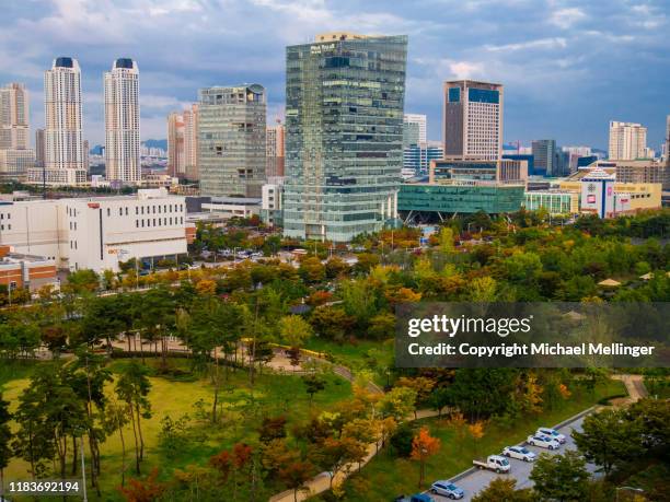 fall colors in incheon songdo - songdo ibd stock pictures, royalty-free photos & images